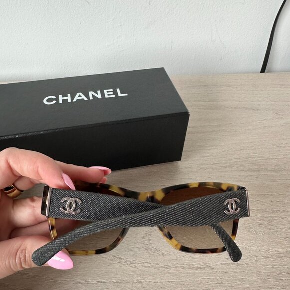 Chanel CC Logo Sunglasses Tortoise and Denim Frame - Picture 13 of 13